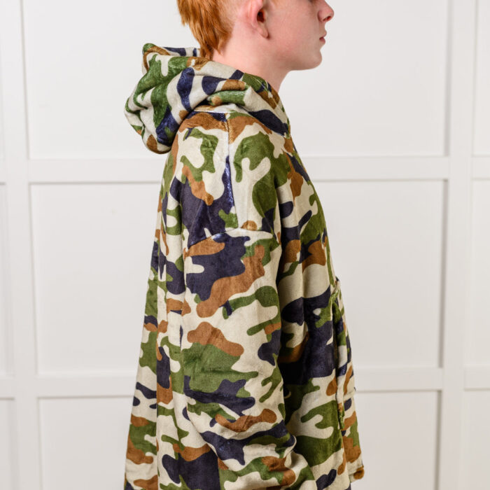 KidsOversizedHoodieBlanketinCamo5