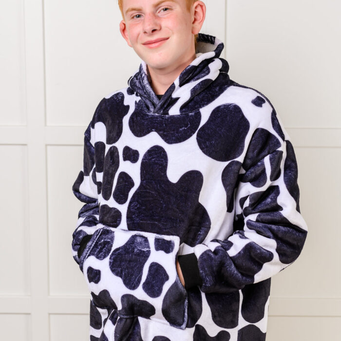 KidsOversizedHoodieBlanketinCow2
